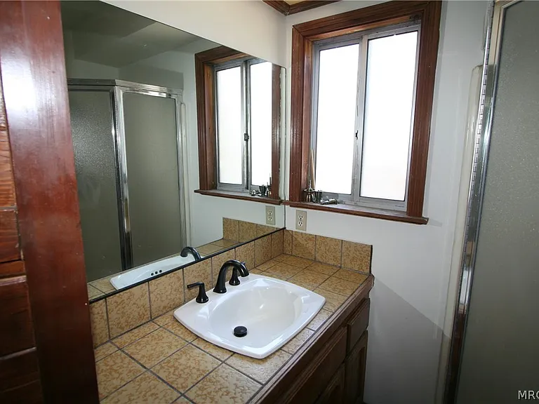 1109 W Aeroplane Blvd — Photo 9
