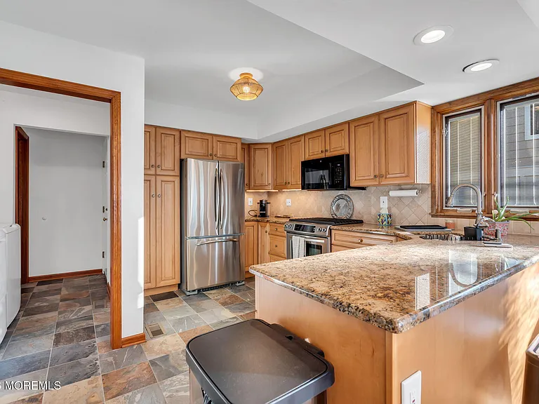 475 Long Ave — Photo 8