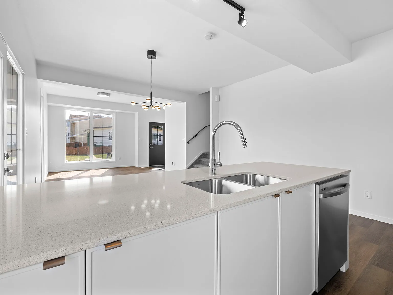 3 bed, 2.5 bath, 1100 sqft, $1,945 — Photo 3