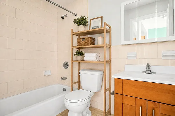 Bathroom, photo 1