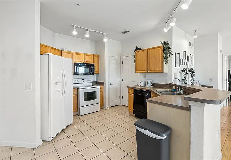 614 W Ridge Rd #1 — Photo 40
