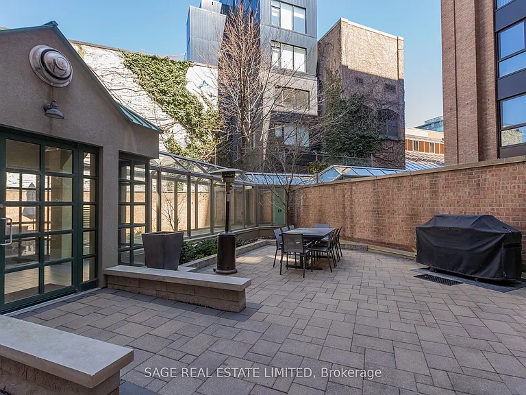 25 George St S #302 — Photo 35