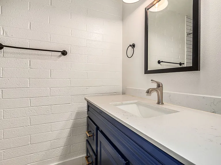 Madison Flats — Photo 17