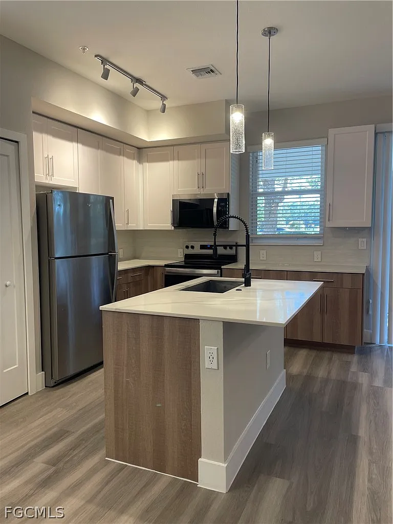 4 bed, 2.5 bath, 1828 sqft, $3,291 — Photo 2