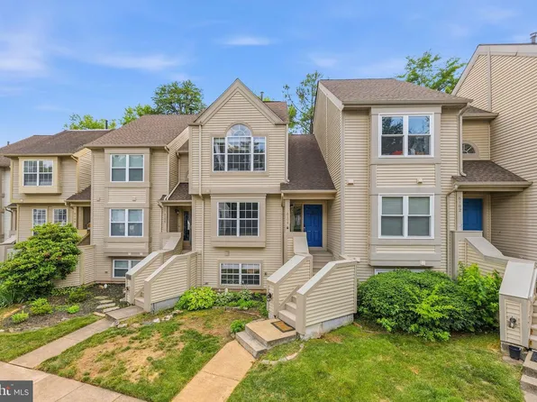 6104 Stonepath Cir, Centreville, VA 20120