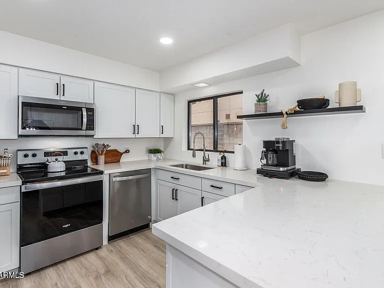 4511 N 31st Pl — Photo 10