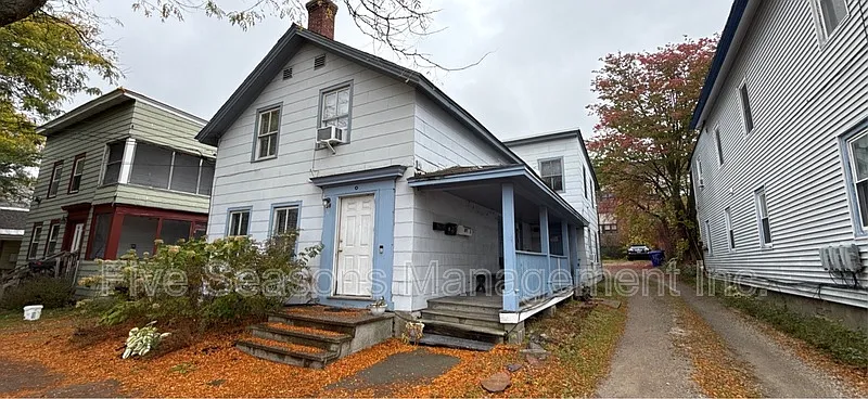 3 bed, 1.0 bath, 800 sqft, $3,000 — Photo 2