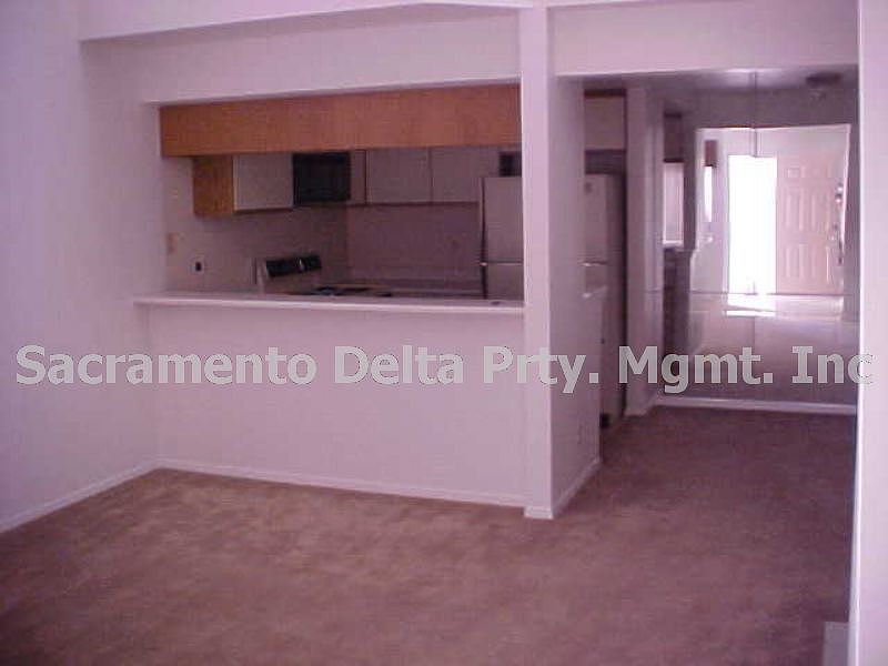 2nd image of 2541 Fulton Square Ln APT 38