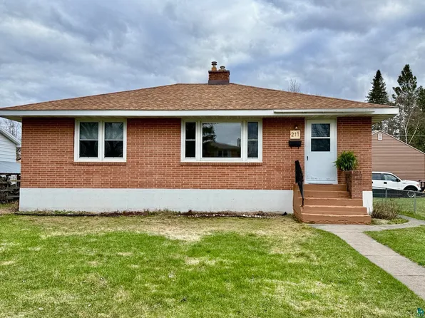 211 10th St NW, Chisholm, MN 55719