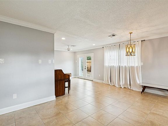 3rd image of 52 Hennessey Ct