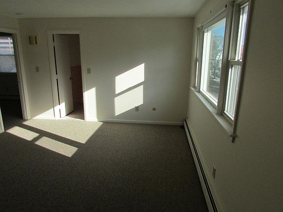 5th image of 18 Harriet Ave APT 4