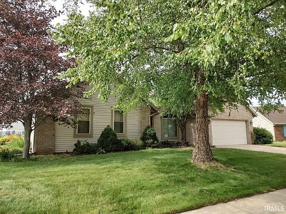 3rd image of 825 Brookside Dr