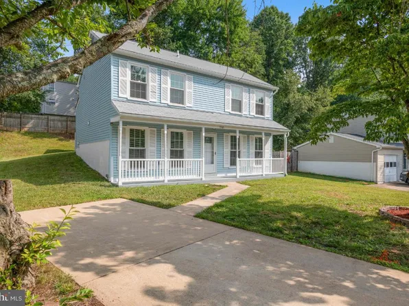 5565 Saint Charles Dr, Woodbridge, VA 22193