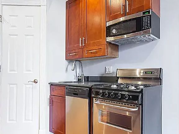 5th image of 722 10th Ave APT 3D