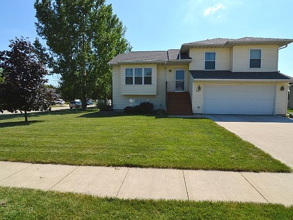 2nd image of 831 Augusta Cir