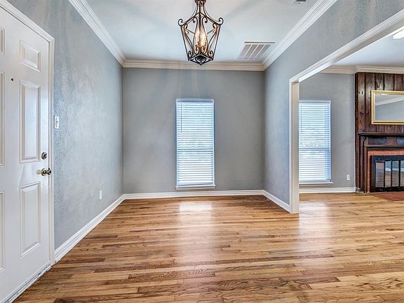 4th image of 102 W Park Row Dr