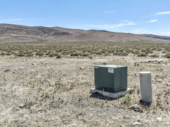 49 Desert Wells Cir, Silver Springs, NV 89429