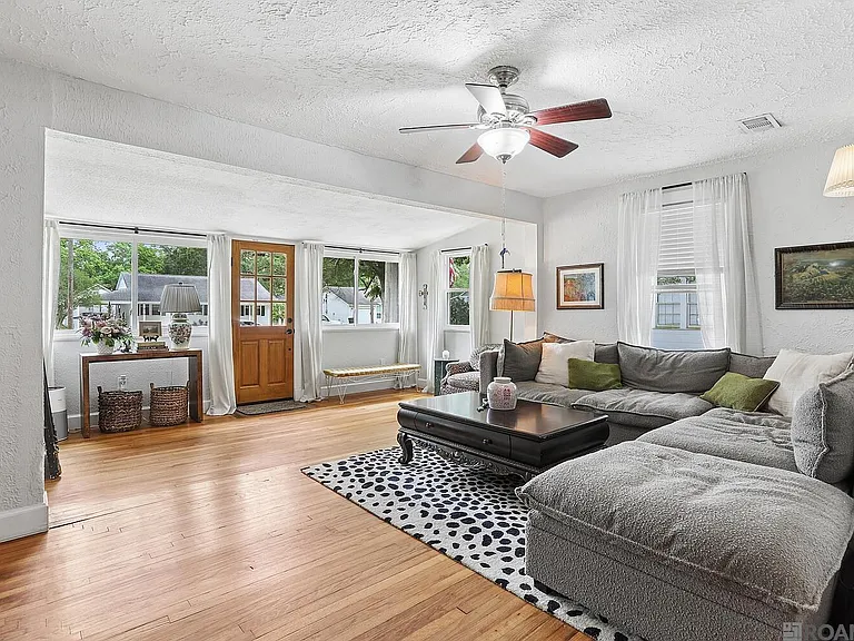 368 S Ardenwood Dr — Photo 2