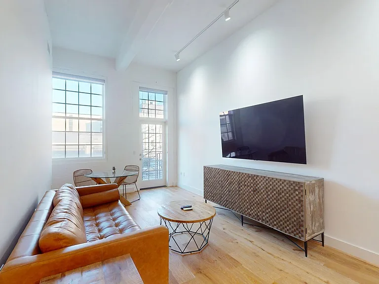 1324 E St SE #205 — Photo 5