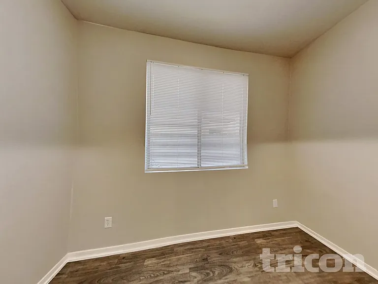 6619 W Golden Ln — Photo 12