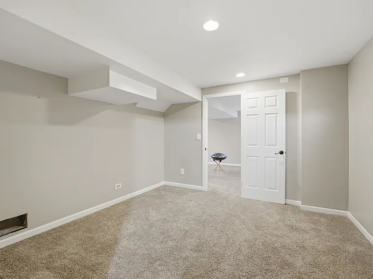 950 Donnelly Pl — Photo 36