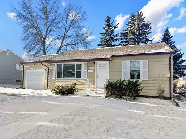 1508 9th St SW, Minot, ND 58701