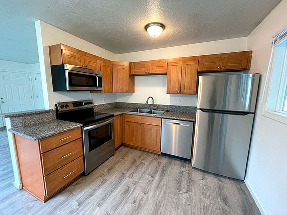 5th image of 9404-9416 N Lombard St #9408