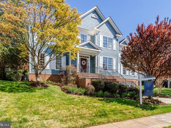 3519 N Dinwiddie St, Arlington, VA 22207