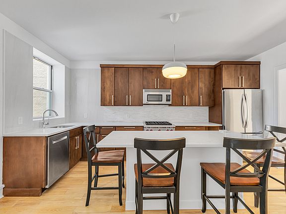 3rd image of 27 Wyckoff St Floor 3