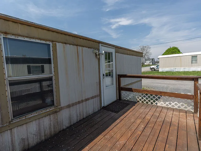 90 Fabric Dr — Photo 3