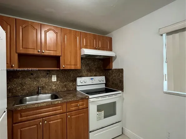 1735 W 60th St APT M203, Hialeah, FL 33012