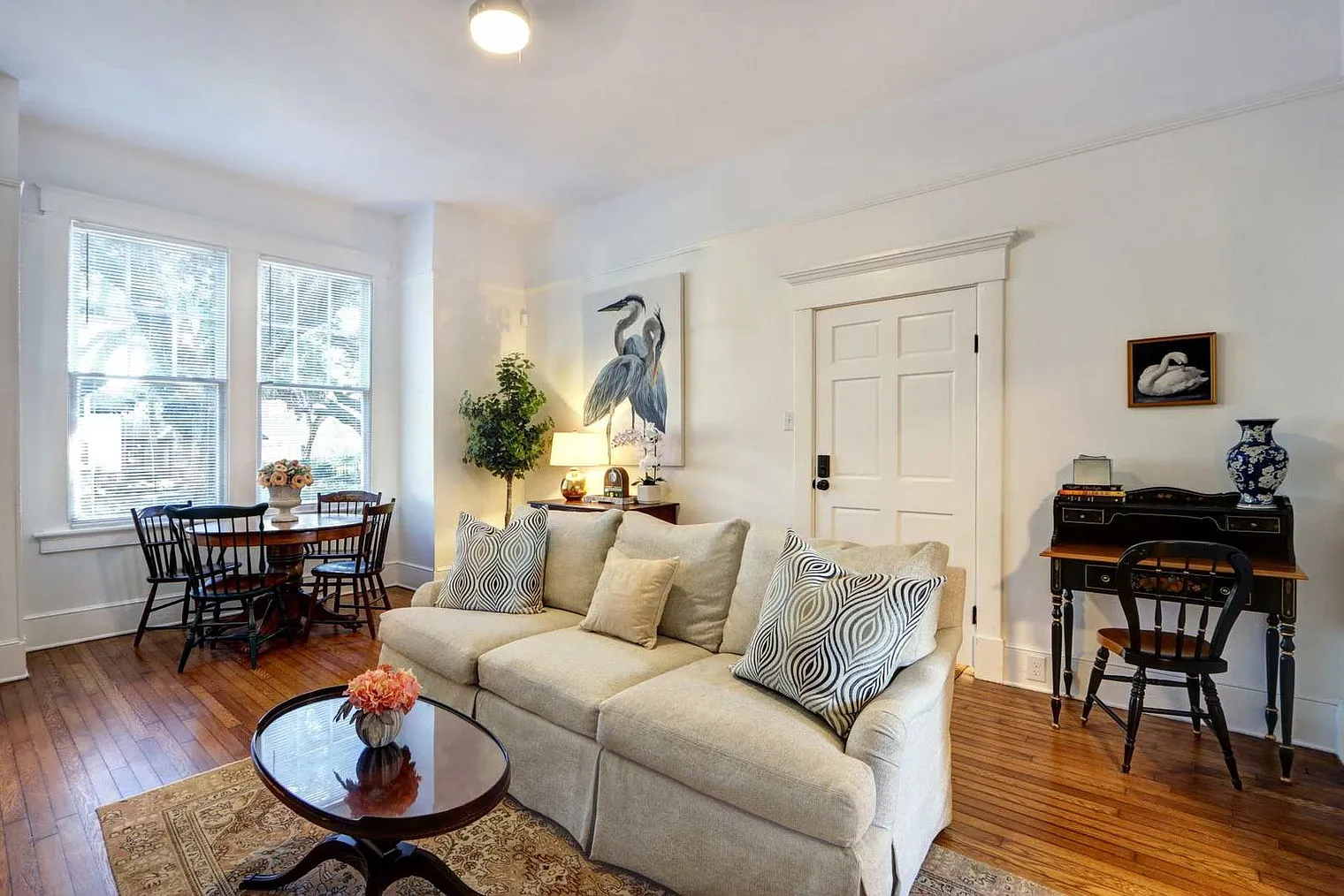 6 bed, 4.0 bath, $10,848 — Photo 4