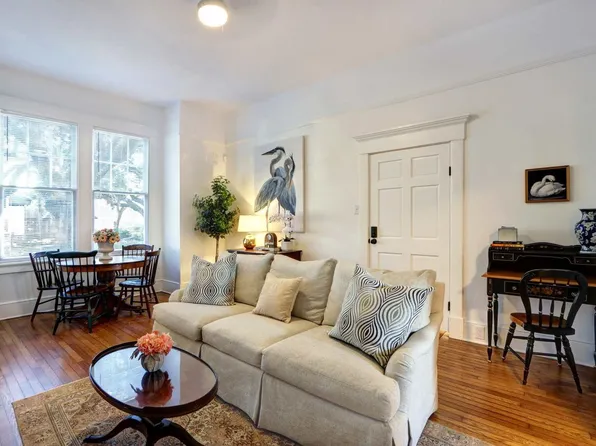 306 E Victory Dr, Savannah, GA