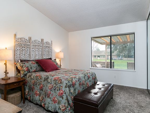 4th image of 22204 Village 22