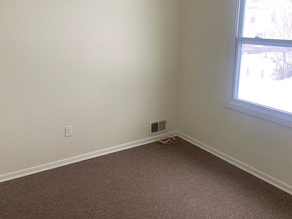 2nd image of 7 Locust St