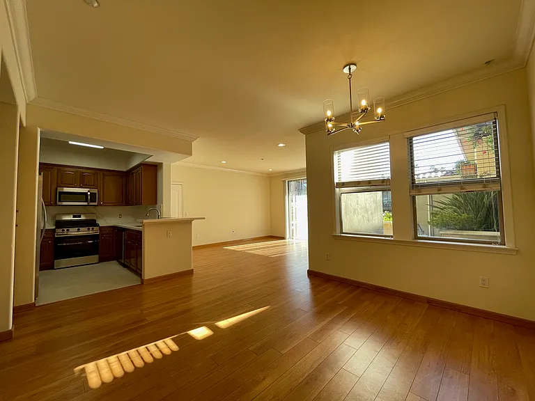 2030 Dracena Dr #17 — Photo 3
