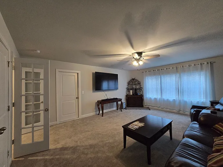 74 Hawk Ridge Dr — Photo 7