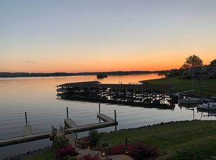 93 Peninsula Point Dr UNIT B3, Moneta, VA 24121