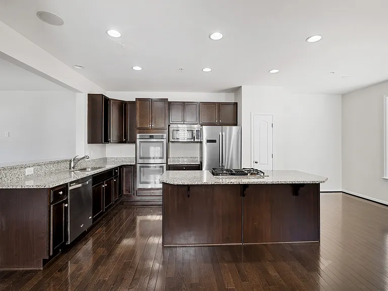 4901 Forest Pines Dr — Photo 16