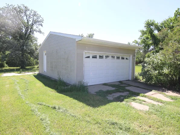 39 2nd Ave, Mellette, SD 57461
