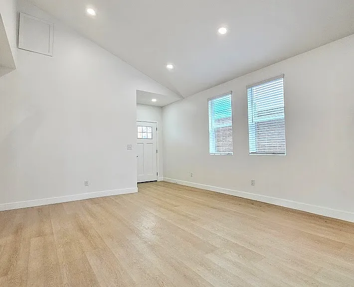 1270 Froude St #1270 — Photo 11