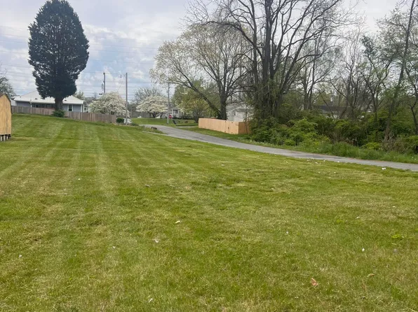 1804 E Myrtle Ave, Johnson City, TN 37601