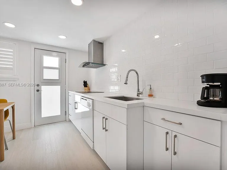 240 Galen Dr #112 — Photo 10