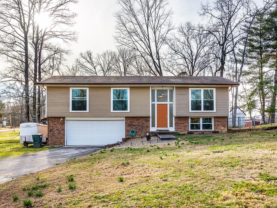 1st image of 2215 Colony Dr