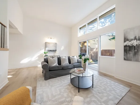 102 Jenny Wren Way, Toronto, ON M2H 2Z2