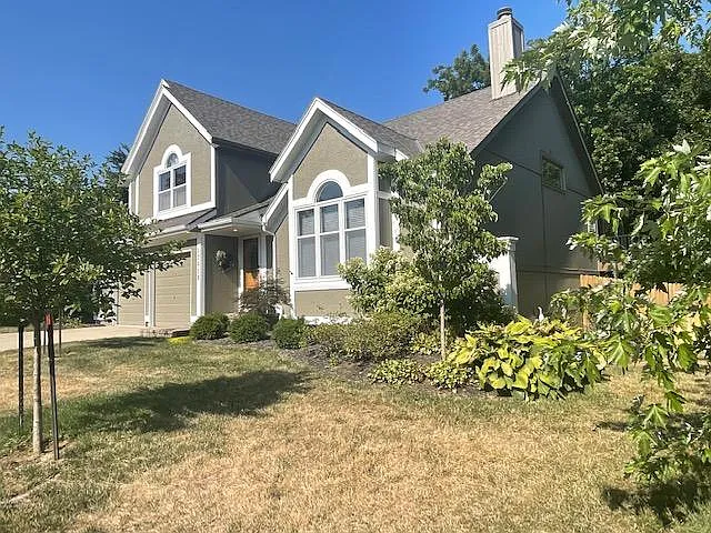 3 bed, 2384 sqft, $2,845 — Photo 2