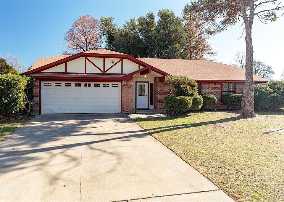 1st image of 14 Redbud Dr