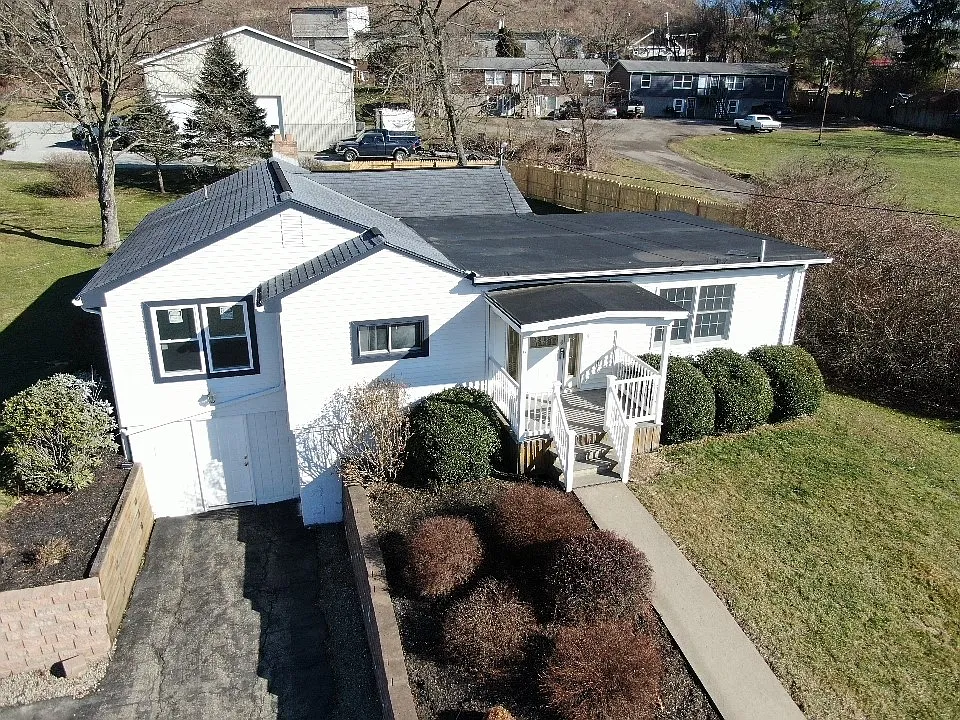 1 Oak Ln photo 1