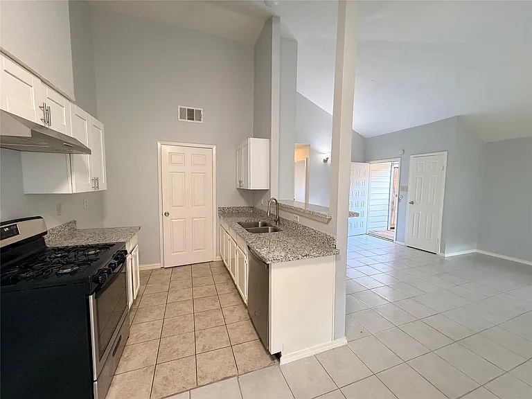 5102 Beaverhill Dr — Photo 4