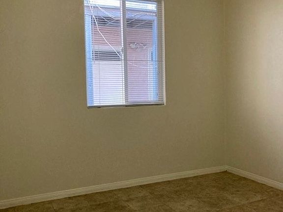 4th image of 425 W Juniper St